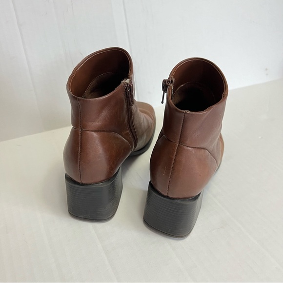 White Mountain Diamond Leather Ankle Boot Square Toe Side Zip Flex Sole 7.5 M - Picture 4 of 6